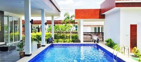 Luxurious Villa With L Shaped Pool Luxurious Villa With L Shaped Pool