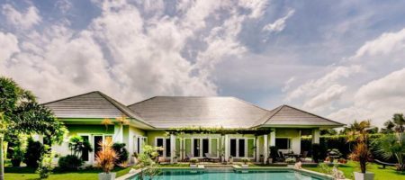 Beautiful high quality pool villa next to Black Mountain golf course Beautiful high quality pool villa next to Black Mountain golf course