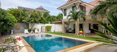 Beautiful House in Town for Sale (10974) Beautiful House in Town for Sale (10974)