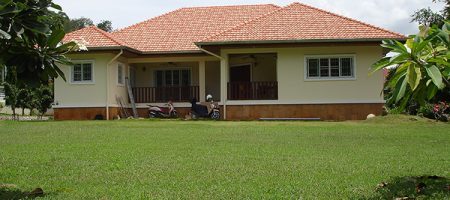 Beautiful Bungalow for Sale (10718) Beautiful Bungalow for Sale (10718)