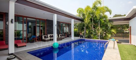 Modern Bungalow with Private Pool (10734) Modern Bungalow with Private Pool (10734)