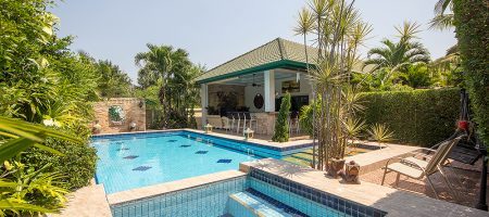 Beautiful House With Large Plot Of Land (11244) Beautiful House With Large Plot Of Land (11244)
