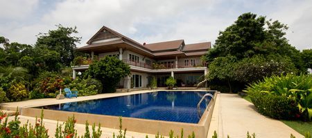 Beach Front Villa with Helicopter Pad (10640) Beach Front Villa with Helicopter Pad (10640)
