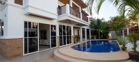 Beautiful Two Storey House For Sale (10690) Beautiful Two Storey House For Sale (10690)