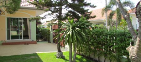 Bungalow Near Town For Sale (11067) Bungalow Near Town For Sale (11067)