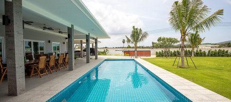Luxury House on the Large Plot of Land (11128) Luxury House on the Large Plot of Land (11128)