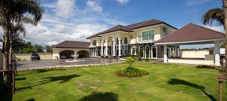 Beautiful Two Storey House For Sale (10692) Beautiful Two Storey House For Sale (10692)