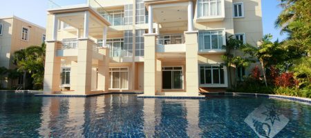 Top Floor Condominium for Sale (20240) Top Floor Condominium for Sale (20240)