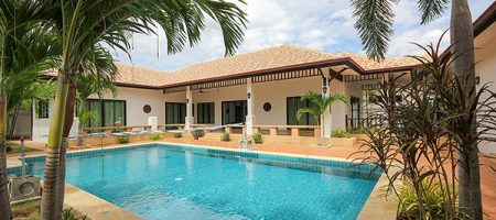 Beautiful Bungalow For Sale (11114) Beautiful Bungalow For Sale (11114)