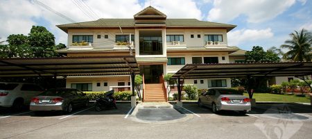 Beautiful Top Floor Condominium (20226) Beautiful Top Floor Condominium (20226)