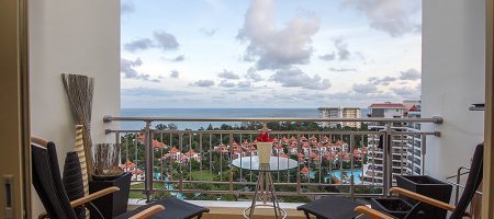 Beautiful Condominium with Pool View for Sale (20689) Beautiful Condominium with Pool View for Sale (20689)