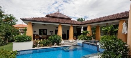 Luxurious Home with private pool for Sale (10514) Luxurious Home with private pool for Sale (10514)