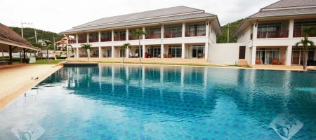 Townhouse with Swimming Pool (10213) Townhouse with Swimming Pool (10213)