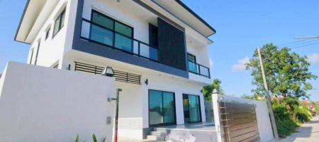 Modern Two Storey House For Sale (11030) Modern Two Storey House For Sale (11030)