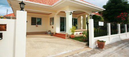 Small Bungalow Near Town for Rent (30250) Small Bungalow Near Town for Rent (30250)