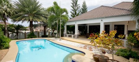 Luxury Pool House With Large Plot Of Land (30436) Luxury Pool House With Large Plot Of Land (30436)
