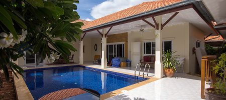 4 Bedroom Bungalow with a Pool for Rent (30623) 4 Bedroom Bungalow with a Pool for Rent (30623)