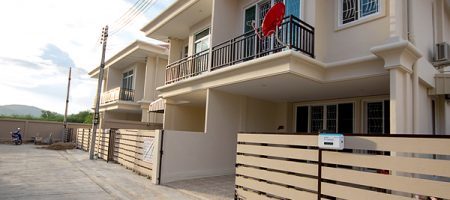 Townhouse for Rent at Soi 94 (30484) Townhouse for Rent at Soi 94 (30484)