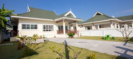 Beautiful Bungalow for Rent Near Golf Course (30480) Beautiful Bungalow for Rent Near Golf Course (30480)
